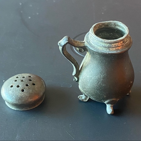 Vintage Old Colony miniature potbelly salshaker - Picture 3 of 6